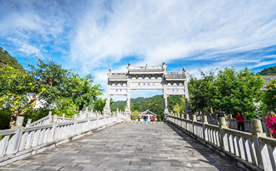 “五一”假期，测温门助力各大景区疫情防控